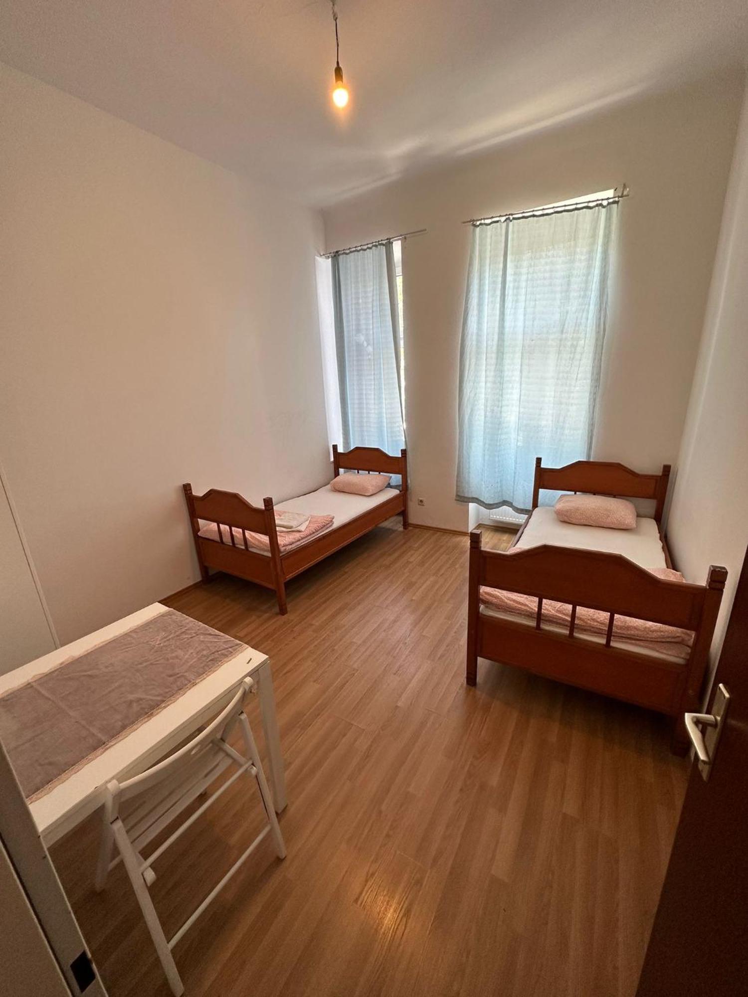 Fuer 4 Personen In 1180 Appartement *
